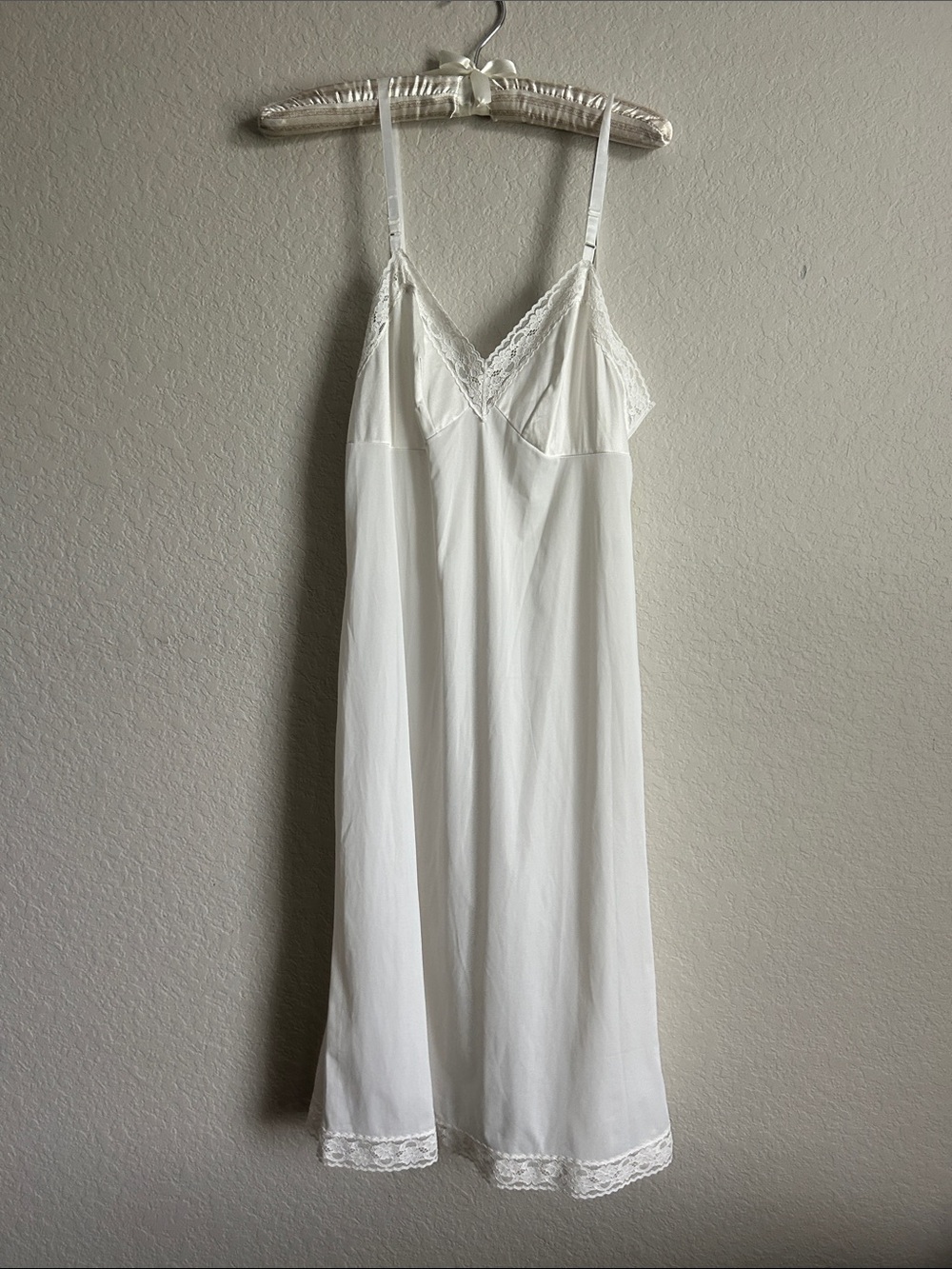 Vanity Fair White Lace-Trim Slip